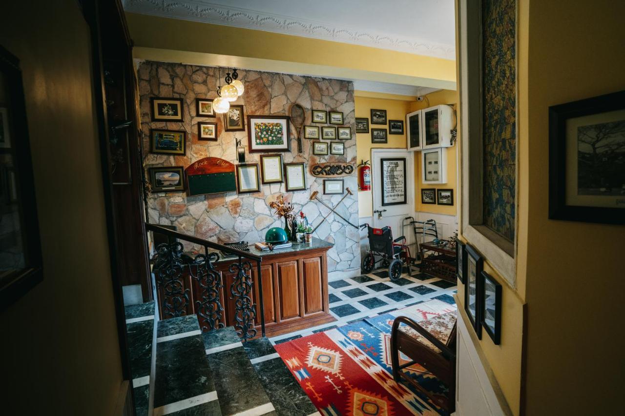 Rock Cliff Home Stay Shillong Bagian luar foto